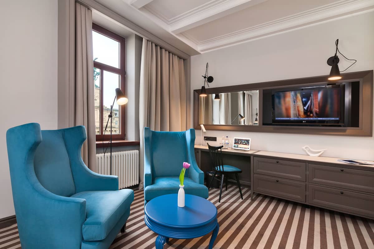 Suite Junior | Minibar, meja kerja, ruang kerja ramah laptop, dan Wi-Fi gratis