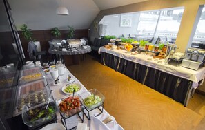 بوفيه فطور مجانًا