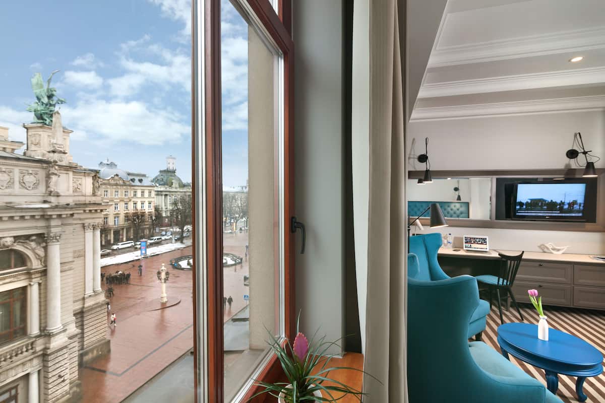 Suite Junior | Minibar, meja kerja, ruang kerja ramah laptop, dan Wi-Fi gratis