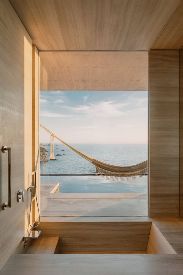 Panoramic-Suite, 1 Schlafzimmer (Cliffside, Infinity Pool) | Komfortbadewanne