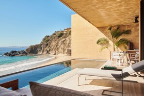 Hochwertige Bettwaren, Minibar, Zimmersafe, individuell dekoriert