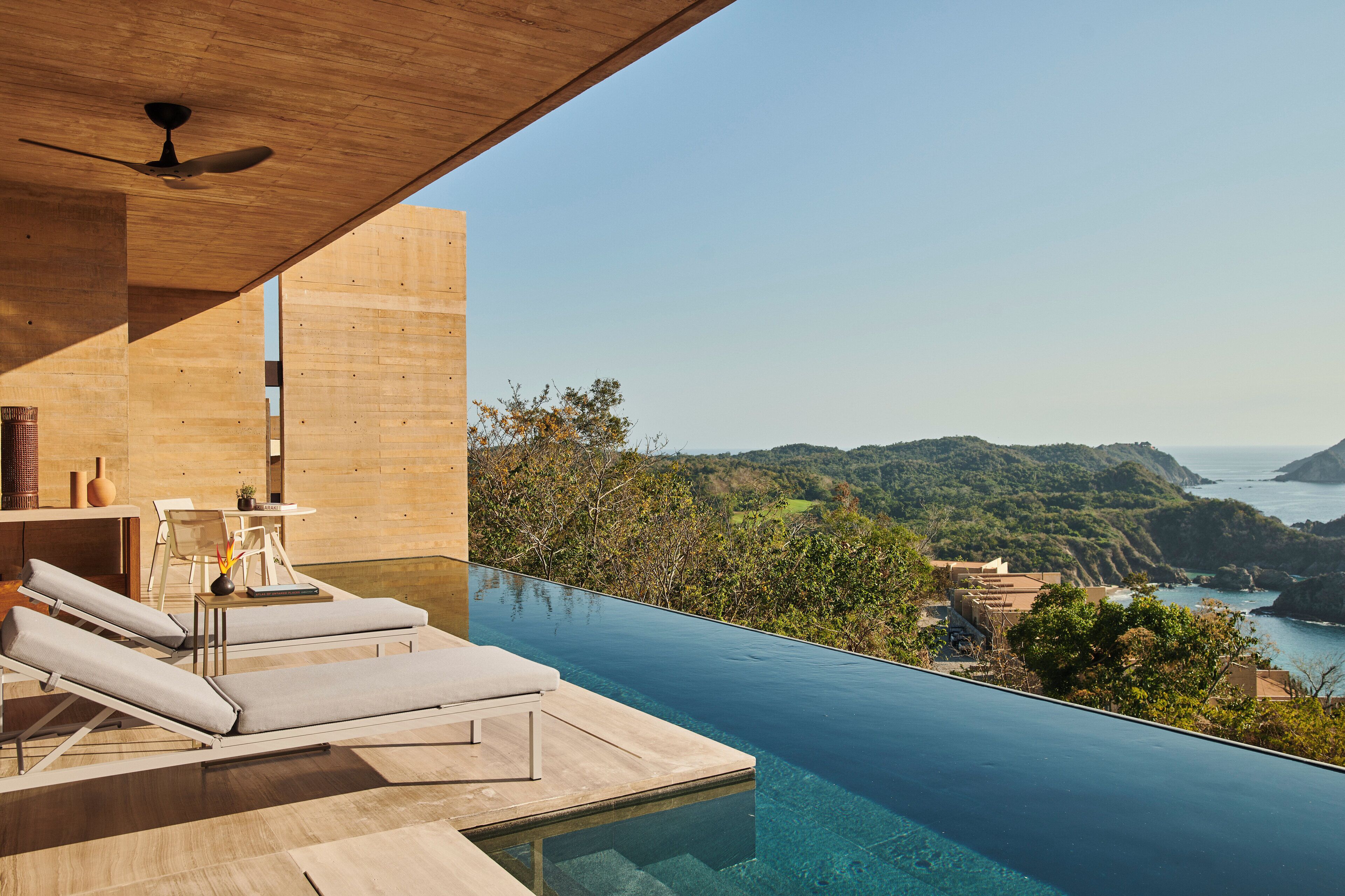 Ropa de cama de alta calidad y minibar 