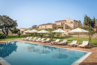 Finca Son Roig by Valentin