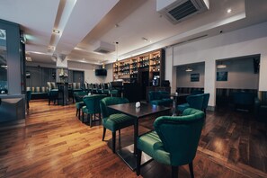 2 bars/lounges - Fitzwilton Hotel (Waterford)