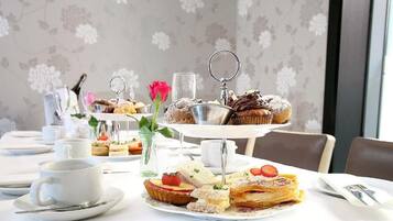 Lunch and dinner served