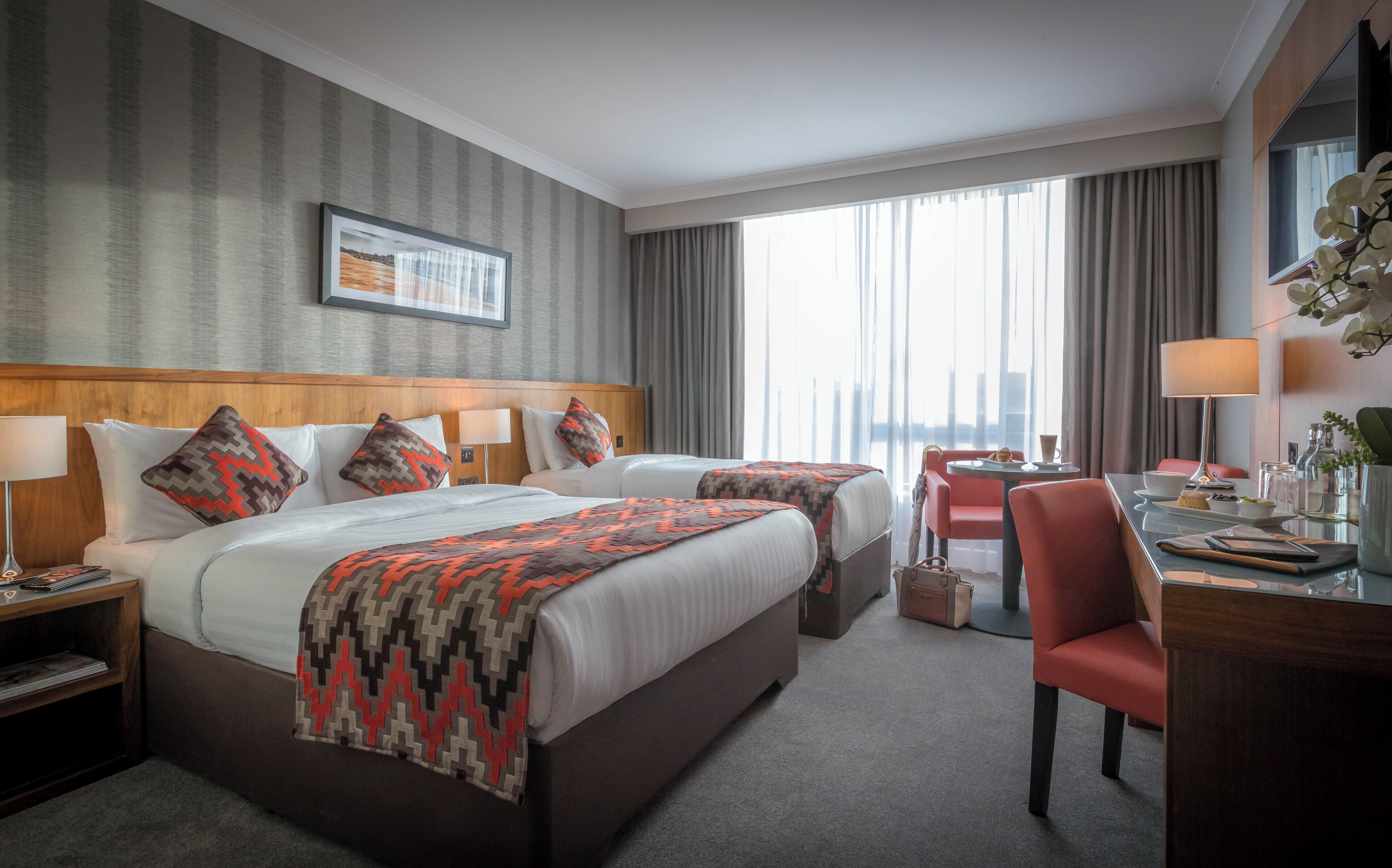 Caja de seguridad en la habitación y decoración personalizada 