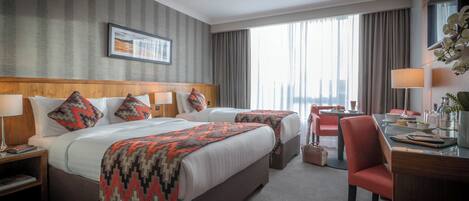 Caja fuerte, decoración individual, mobiliario individual y escritorio