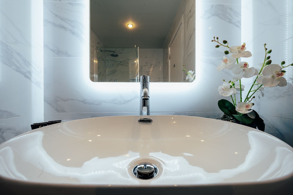 Fitzwilton Hotel by null