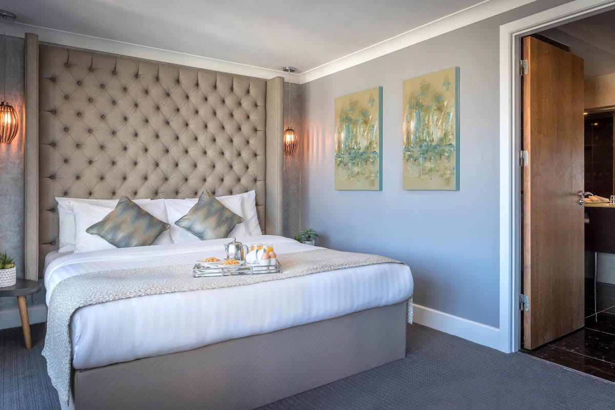 Double Room | In-room safe, individually decorated, individually furnished, desk