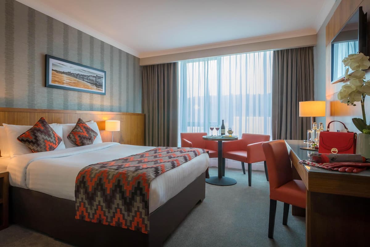 In-room safe, individually decorated, individually furnished, desk