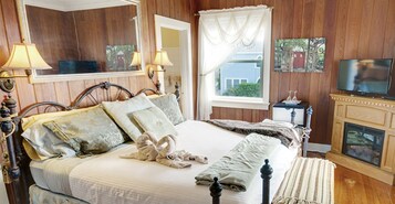Sea Breeze Room (Beach House 2nd Floor) | Egyptian cotton sheets, premium bedding, pillowtop beds