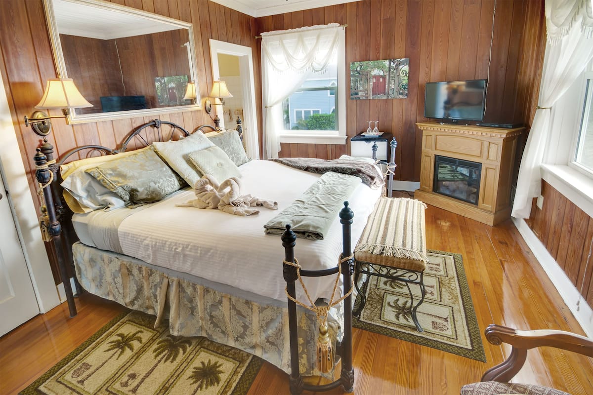 Sea Breeze Room (Beach House 2nd Floor)