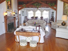 Free daily cooked-to-order breakfast