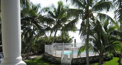 Tarpon Flats Inn & Marina