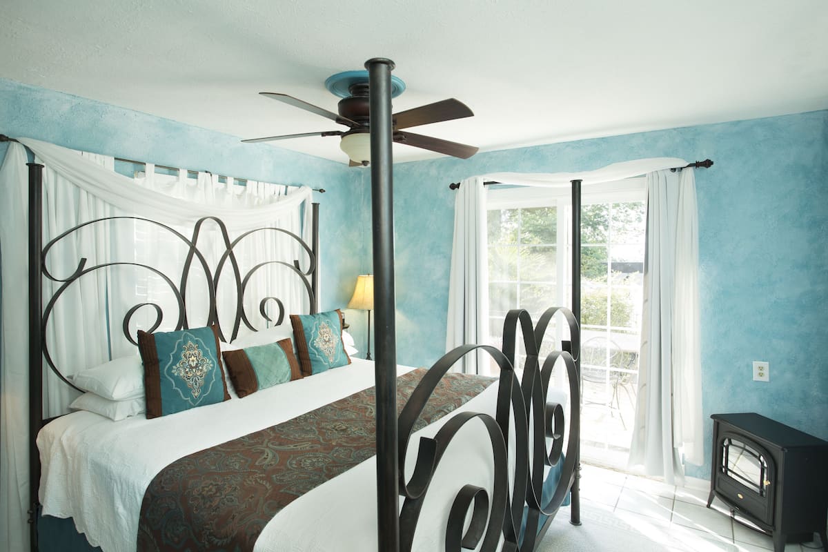 Individually decorated, individually furnished, soundproofing, free WiFi