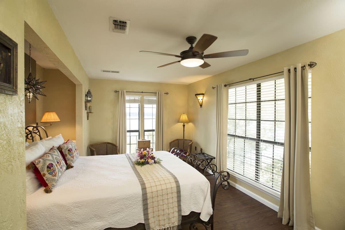Individually decorated, individually furnished, soundproofing, free WiFi