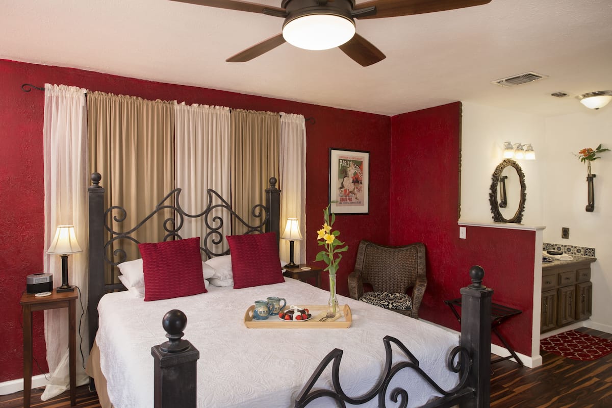 Individually decorated, individually furnished, soundproofing, free WiFi