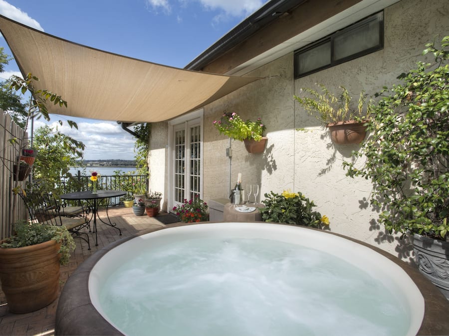 Huone, oma kylpyhuone (Le Metropolitain (Room in the B&B)) | Näkymä parvekkeelta