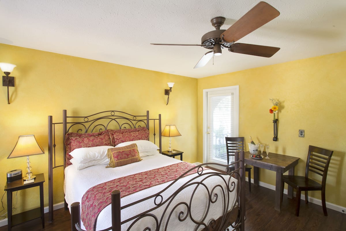 Chambres insonorisées, Wi-Fi gratuit, décoration personnalisée