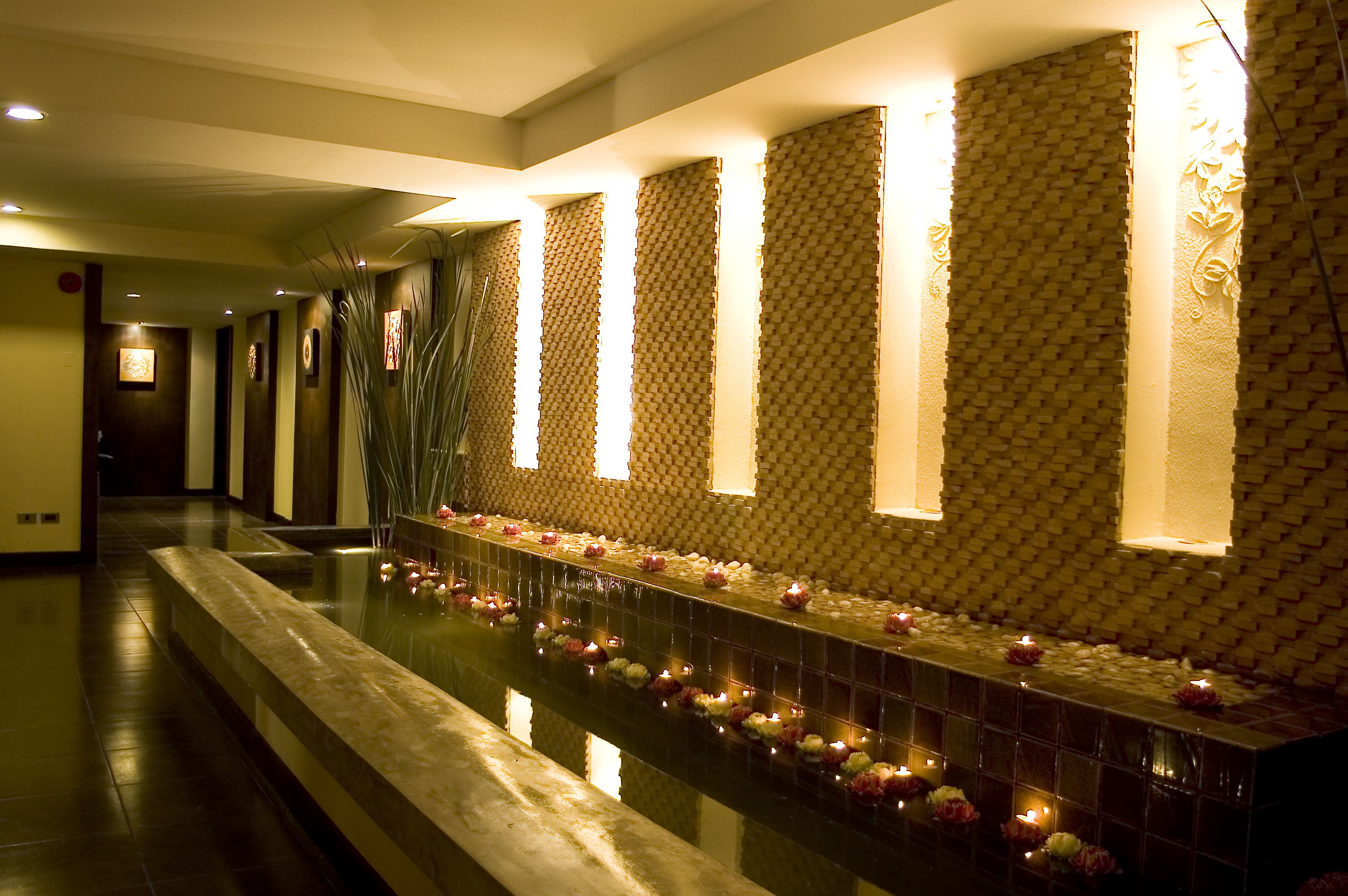 couples treatment room(s), sauna, hot tub, body treatments, hydrotherapy