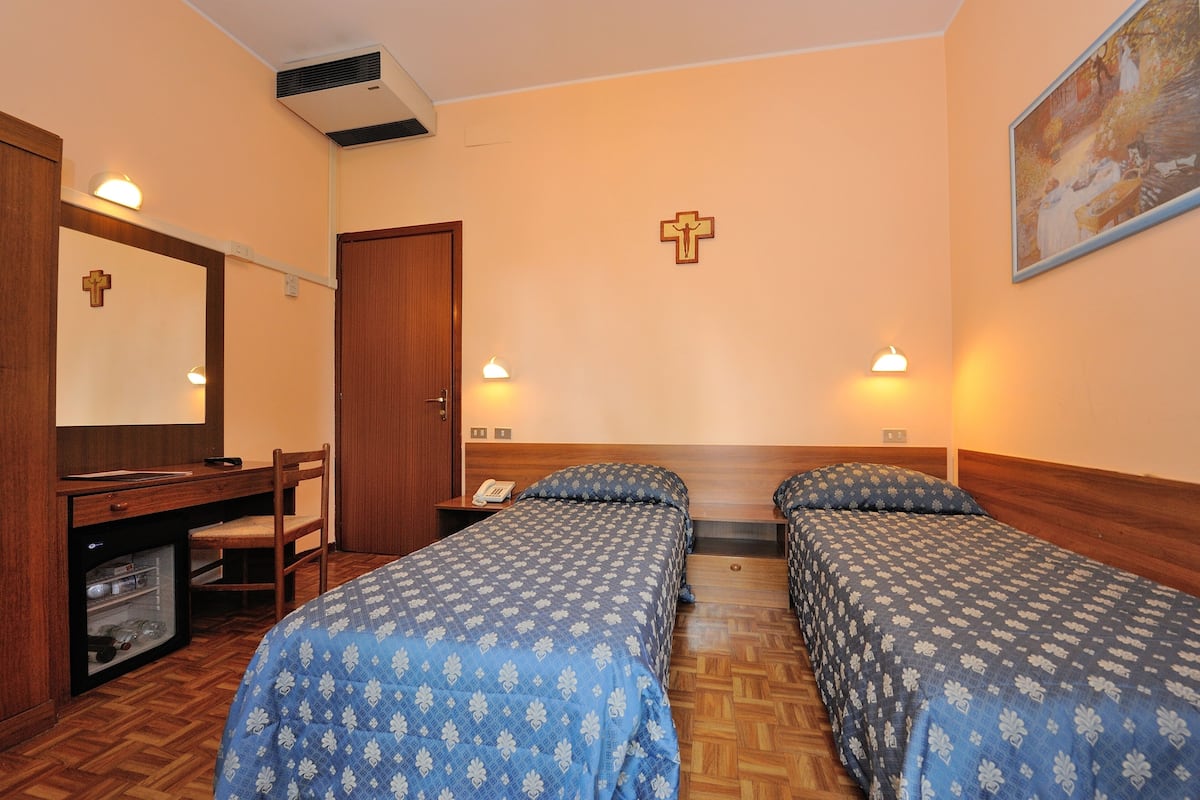 1 bedroom, minibar, desk, free cots/infant beds