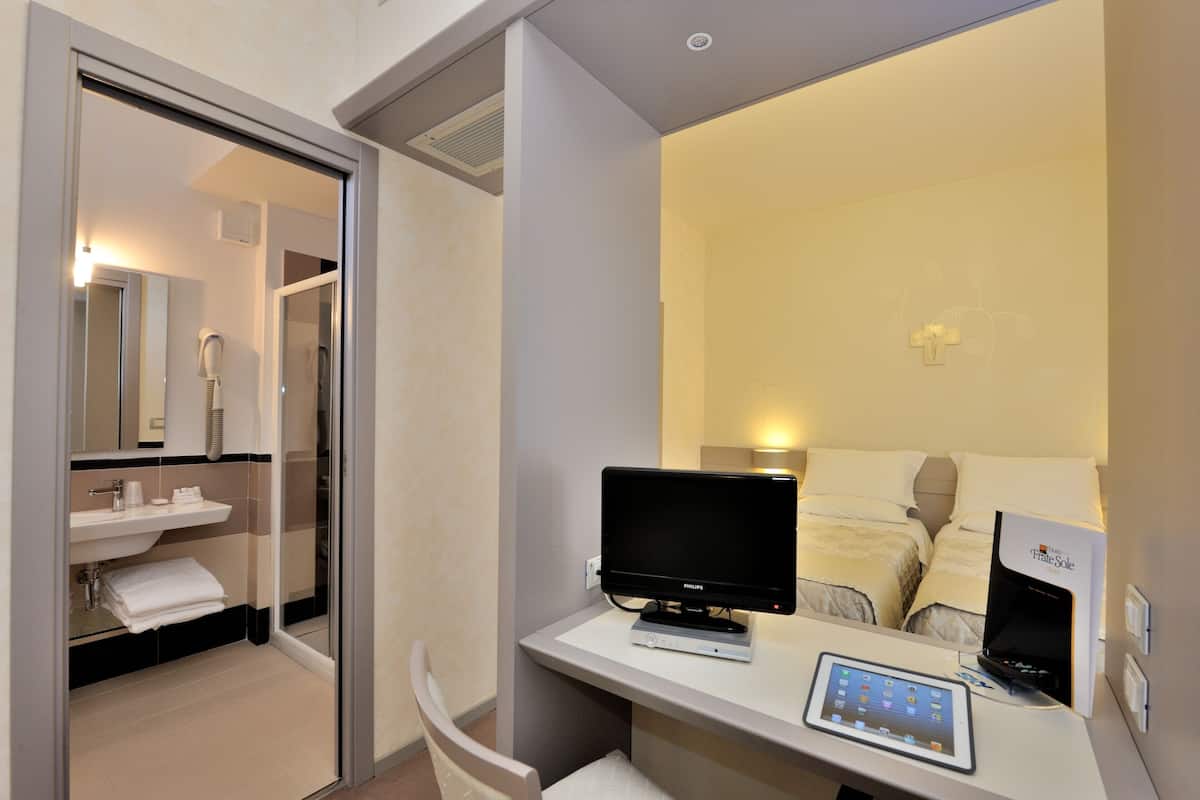 premium suite, 1 double bed | minibar, desk, free cots/infant beds, free wifi