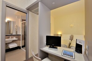 Minibar, escritorio, cunas gratuitas y wifi gratis