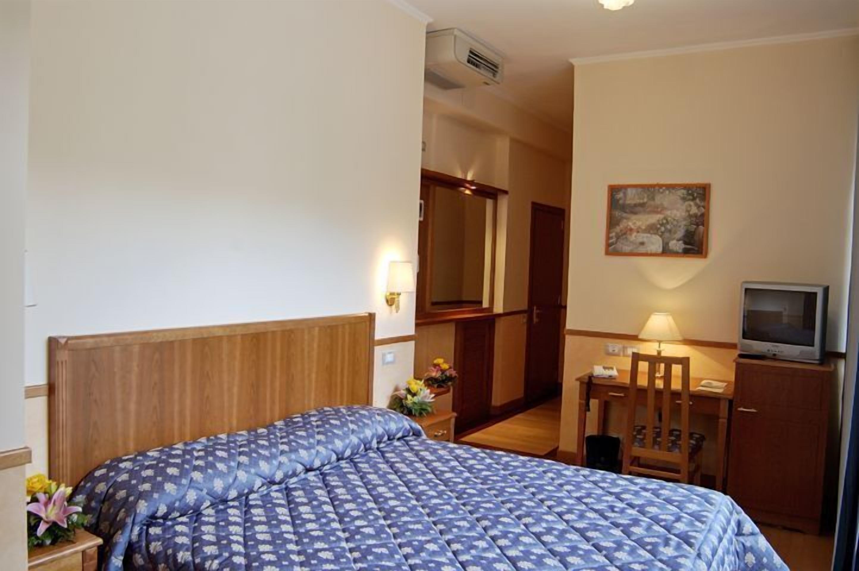 minibar, desk, free cots/infant beds, free wifi