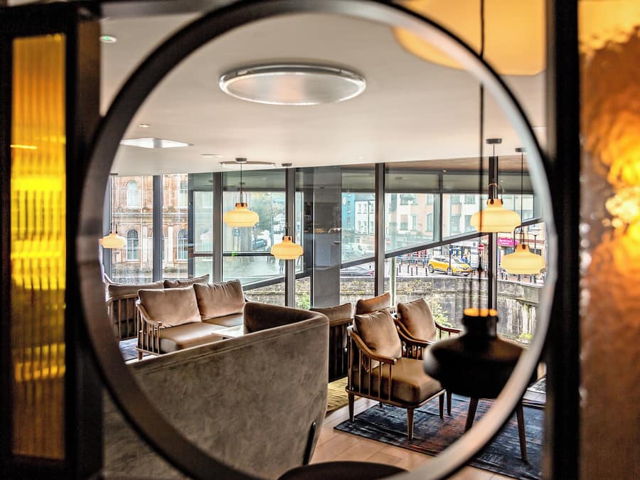 Alfresco dining, serves lunch and dinner