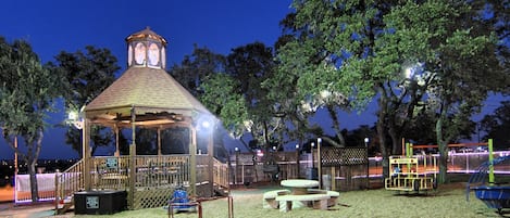 Zona de juegos infantil al aire libre