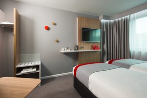 Standard Room, 2 Twin Beds | Desk, free cribs/infant beds, free WiFi, bed sheets - Holiday Inn Express Leeds City Centre Armouries by IHG (Leeds)