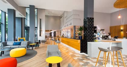 Holiday Inn Express Leeds City Centre Armouries by IHG