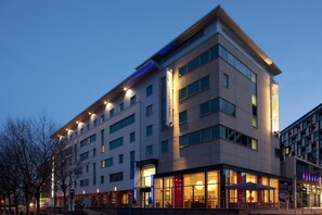 Exterior - Holiday Inn Express Leeds City Centre Armouries by IHG (Leeds)