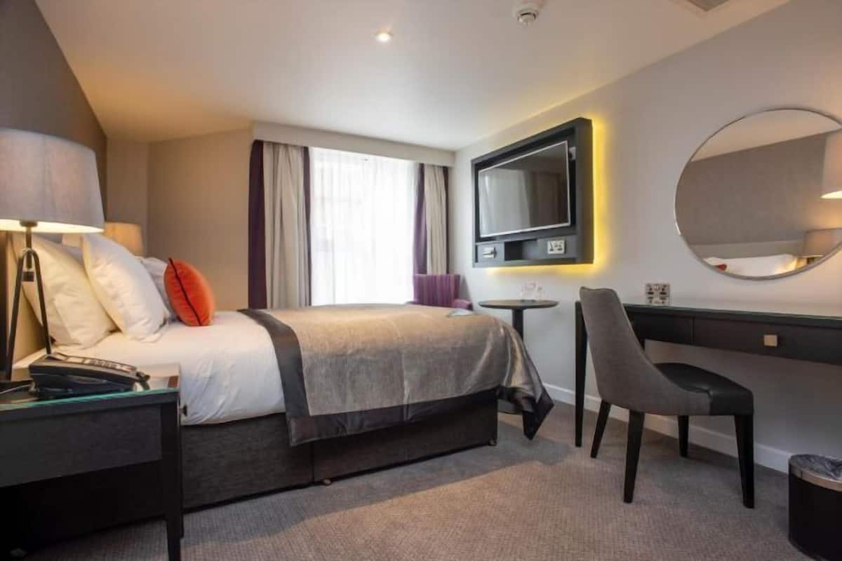 1 bedroom, hypo-allergenic bedding, in-room safe, individually decorated