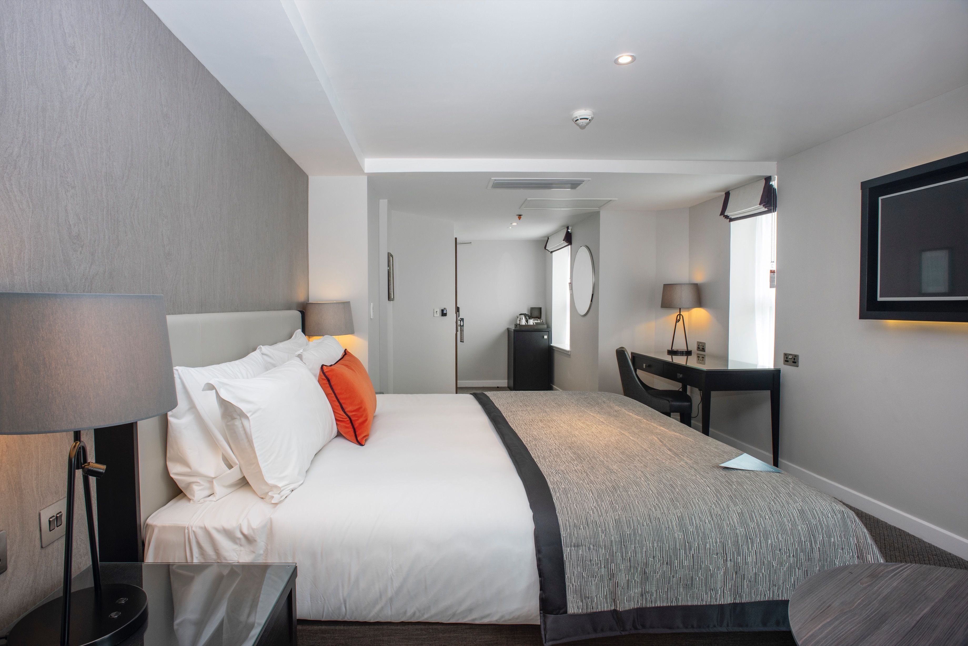 superior room, 1 king bed, non smoking | 1 bedroom, hypo-allergenic bedding, in-room safe, individually decorated