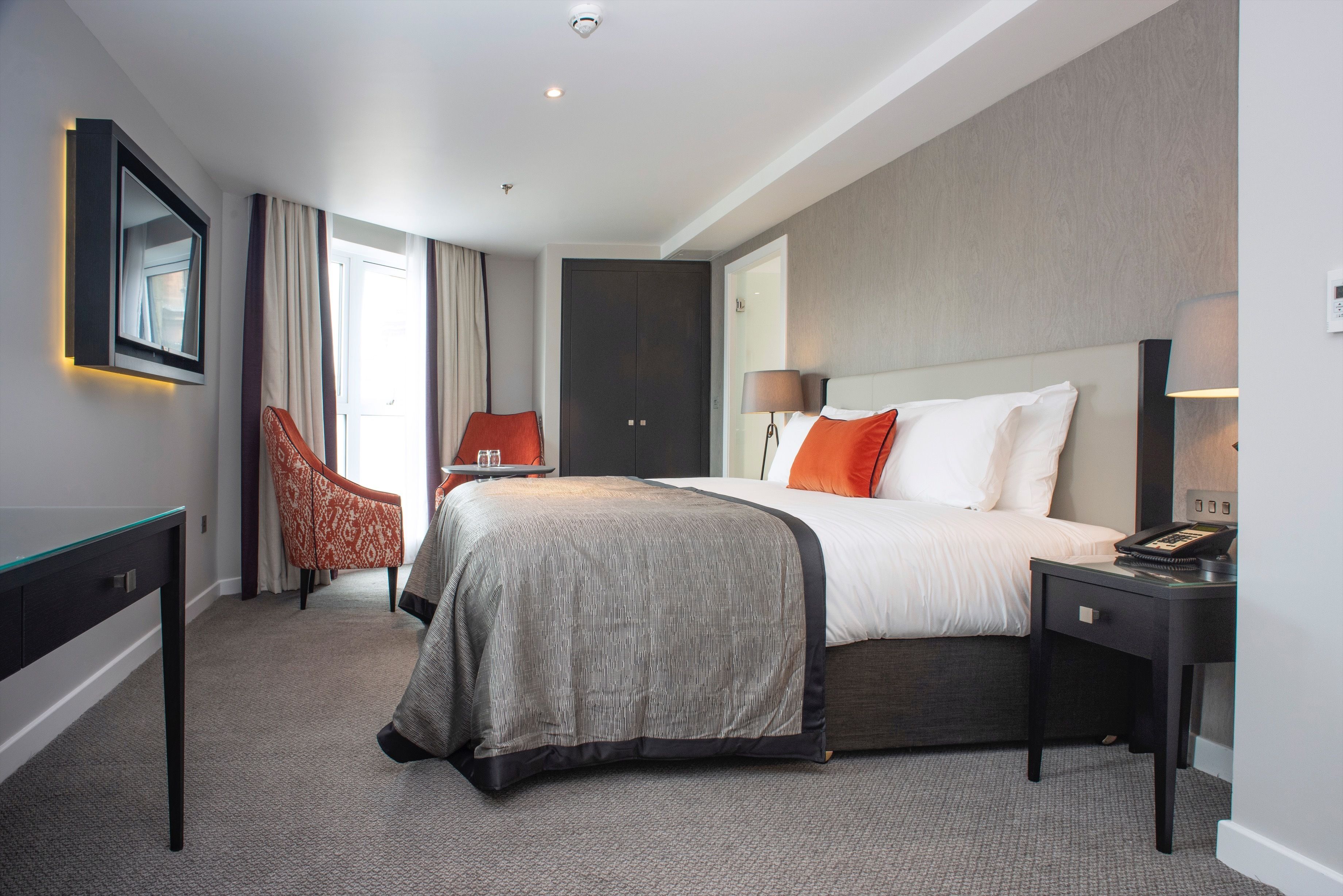 Rom – superior, 1 kingsize-seng, ikke-røyk | 1 soverom, allergitestet sengetøy og safe på rommet