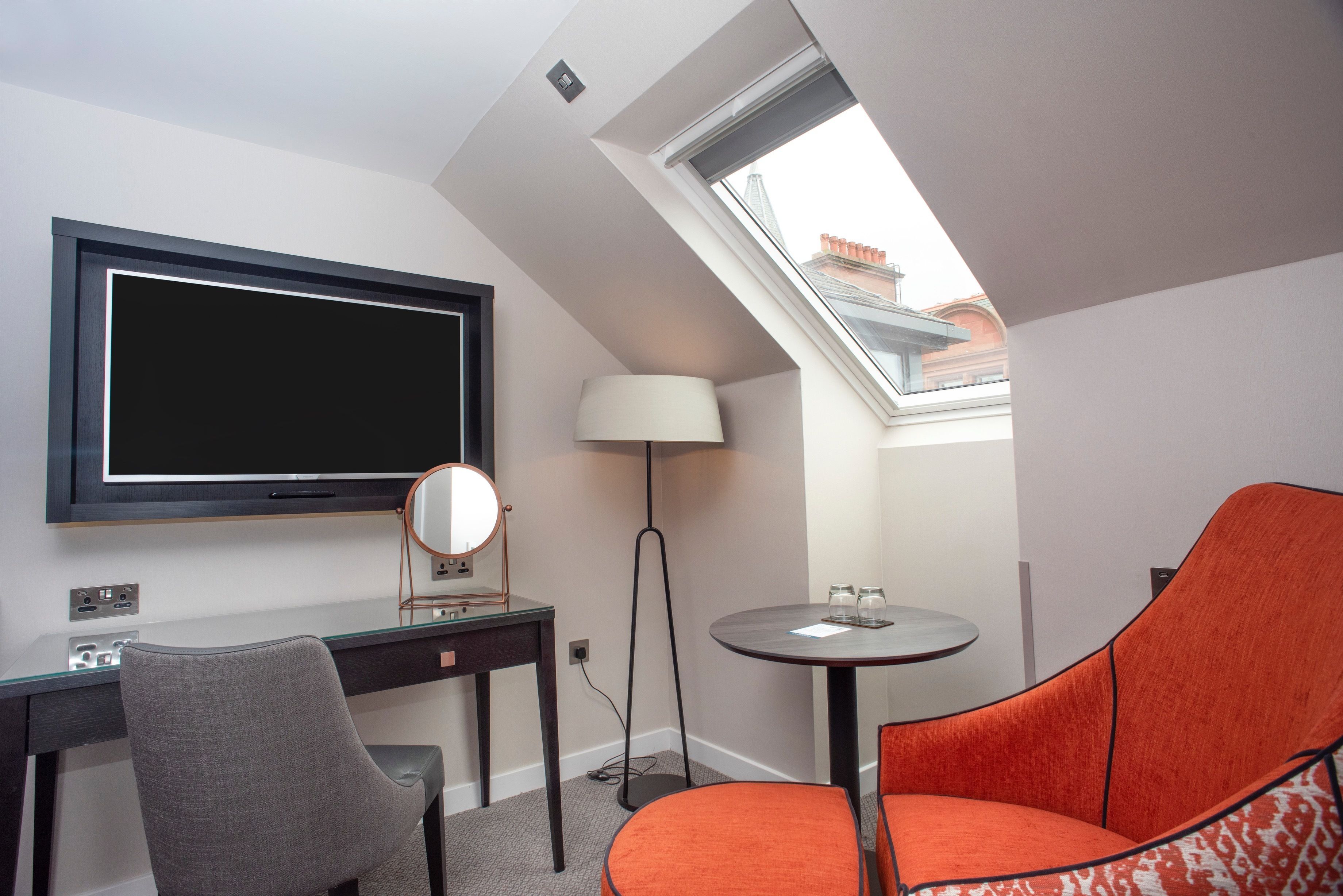 standard loft, 1 double bed, non smoking | 1 bedroom, hypo-allergenic bedding, in-room safe, individually decorated