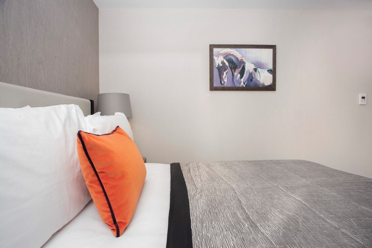 1 bedroom, hypo-allergenic bedding, in-room safe, desk