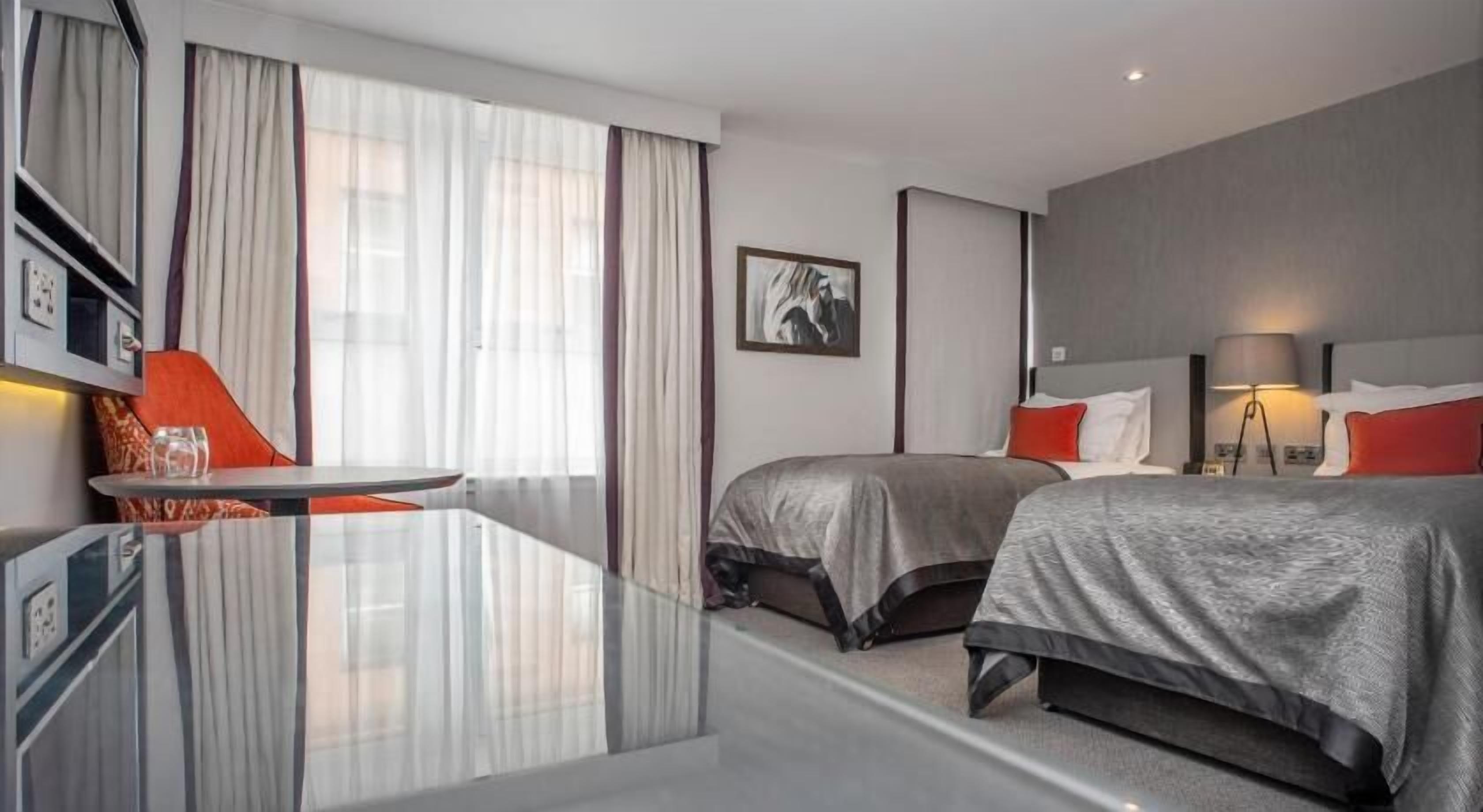 1 Schlafzimmer, Allergikerbettwaren, Zimmersafe, individuell dekoriert