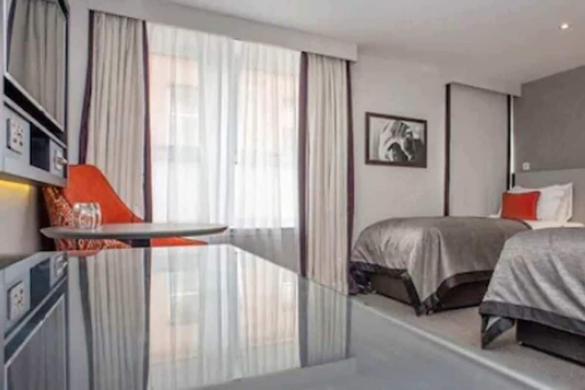 1 bedroom, hypo-allergenic bedding, in-room safe, desk