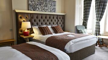 Family Room | Desk, iron/ironing board, free WiFi