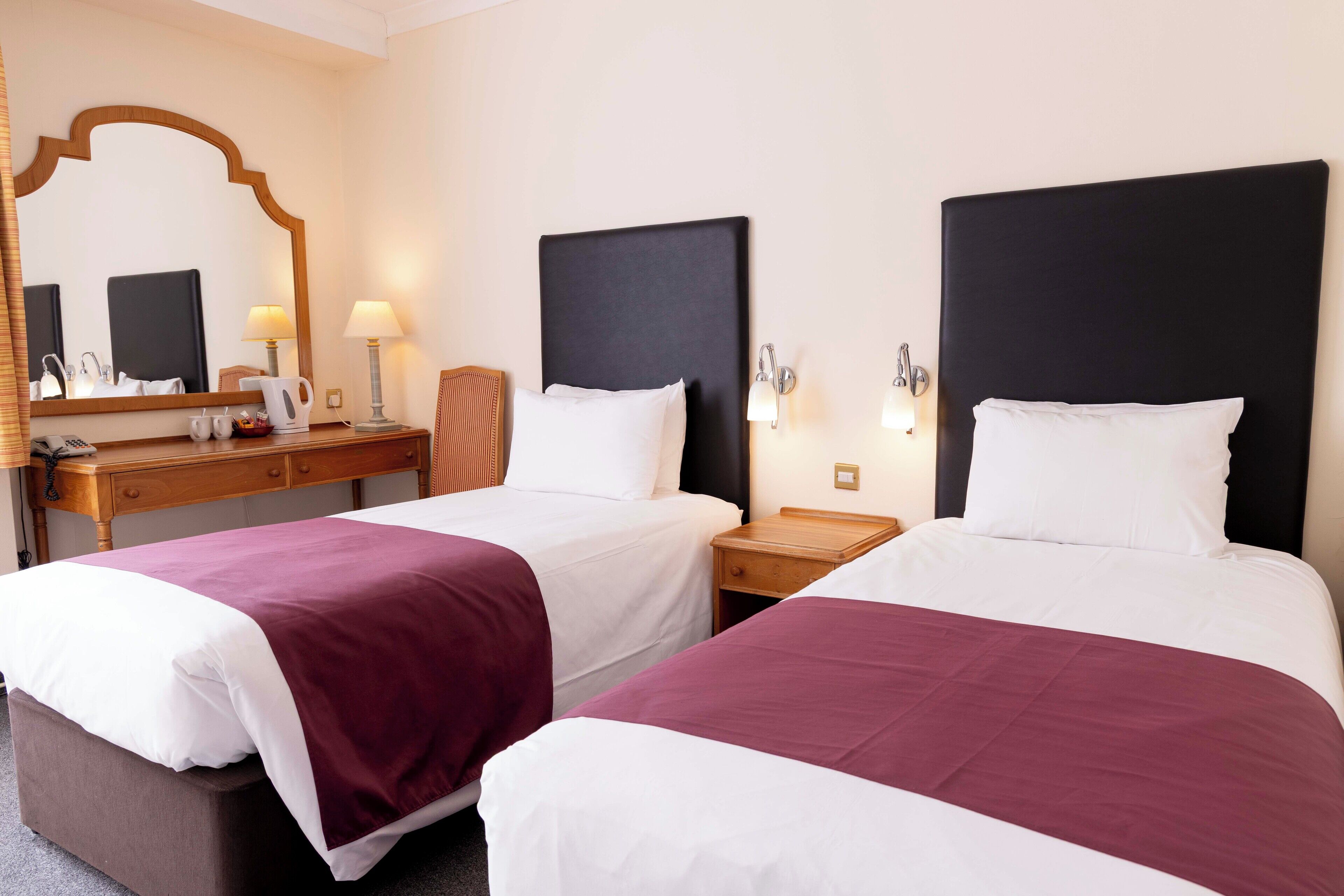 Camera con 2 letti singoli | Wi-Fi gratuito, lenzuola