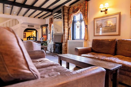 供应早餐、午餐和晚餐,时尚欧洲菜