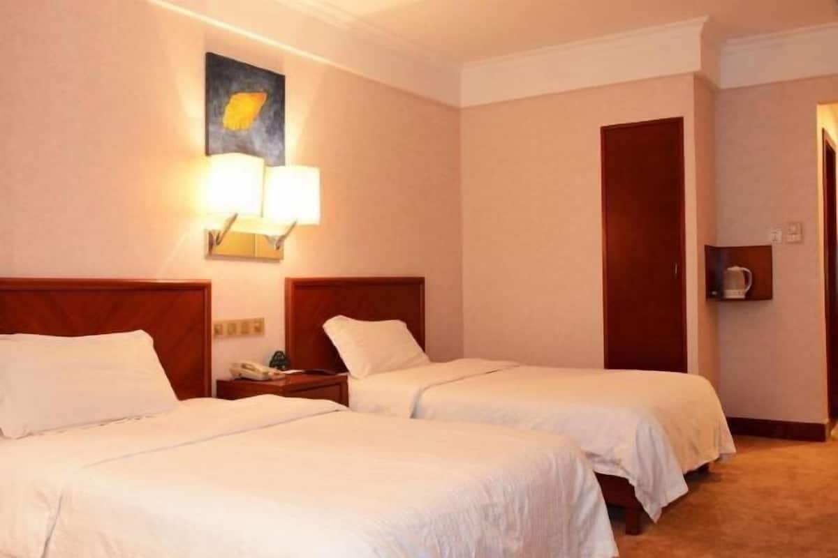 1 bedroom, in-room safe, free WiFi, bed sheets
