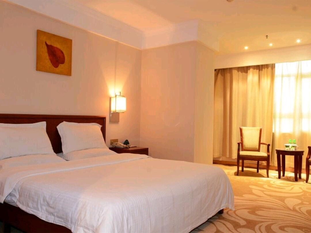 Cofres nos quartos, Wi-Fi de cortesia, roupa de cama