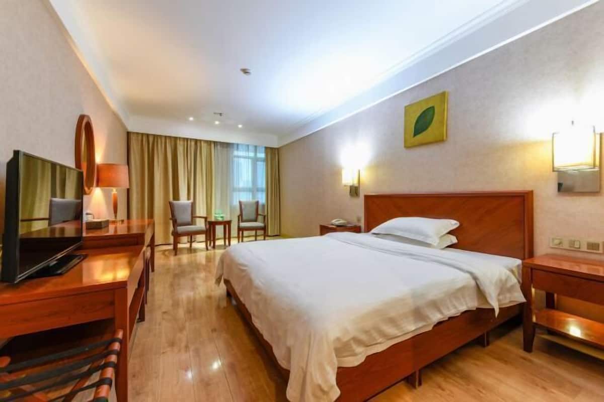 1 bedroom, in-room safe, free WiFi, bed sheets