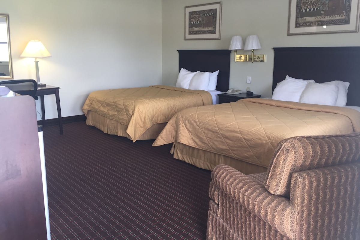 Classic Double Room, Non Smoking | Iron/ironing board, free WiFi, bed sheets