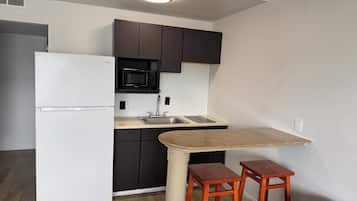 Kind Bed Studio with Kitchenette | 1 King Bed | Private kitchen | Fridge, microwave, stovetop