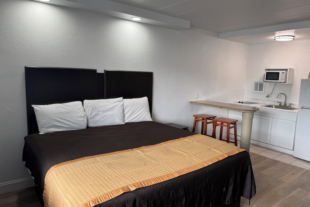 Belmont Inn And Suites