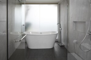 Bathroom - City Garden Suites Manila (Manila)